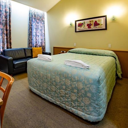 Victoria Railway Hotel Invercargill Bagian luar foto