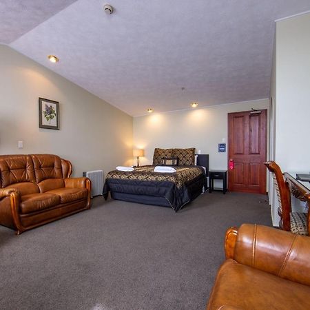 Victoria Railway Hotel Invercargill Bagian luar foto