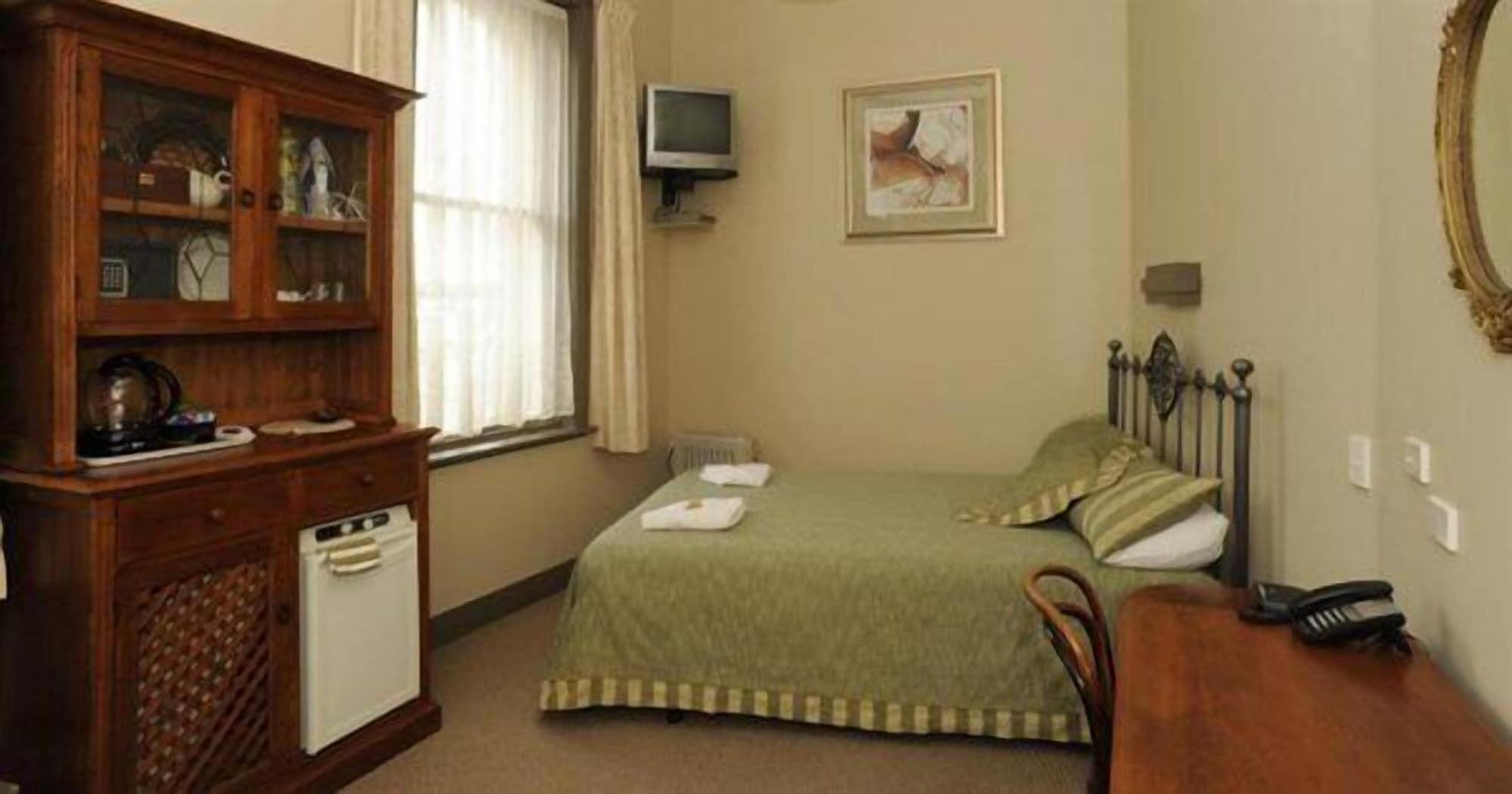 Victoria Railway Hotel Invercargill Bagian luar foto