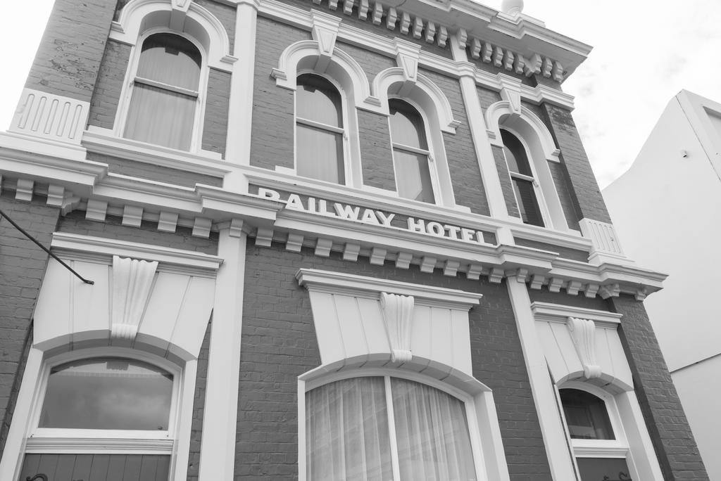 Victoria Railway Hotel Invercargill Bagian luar foto