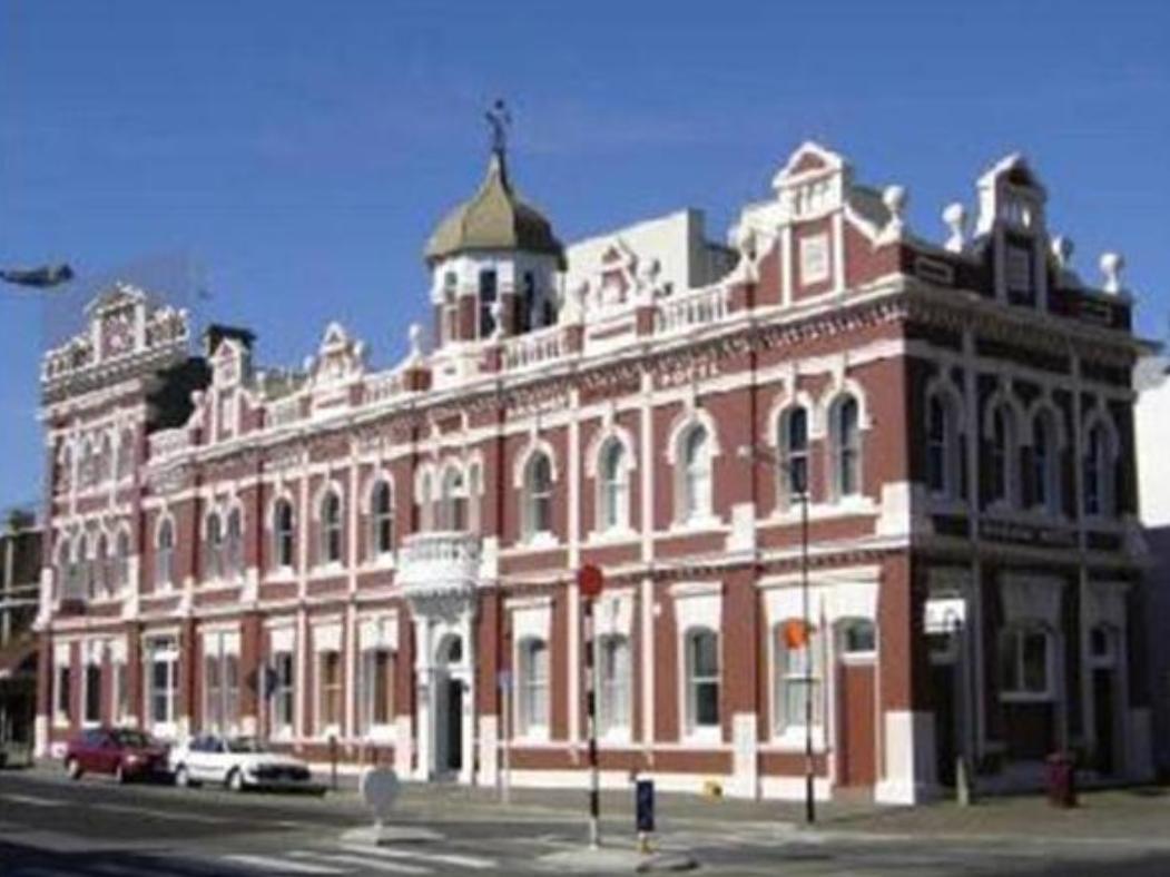 Victoria Railway Hotel Invercargill Bagian luar foto