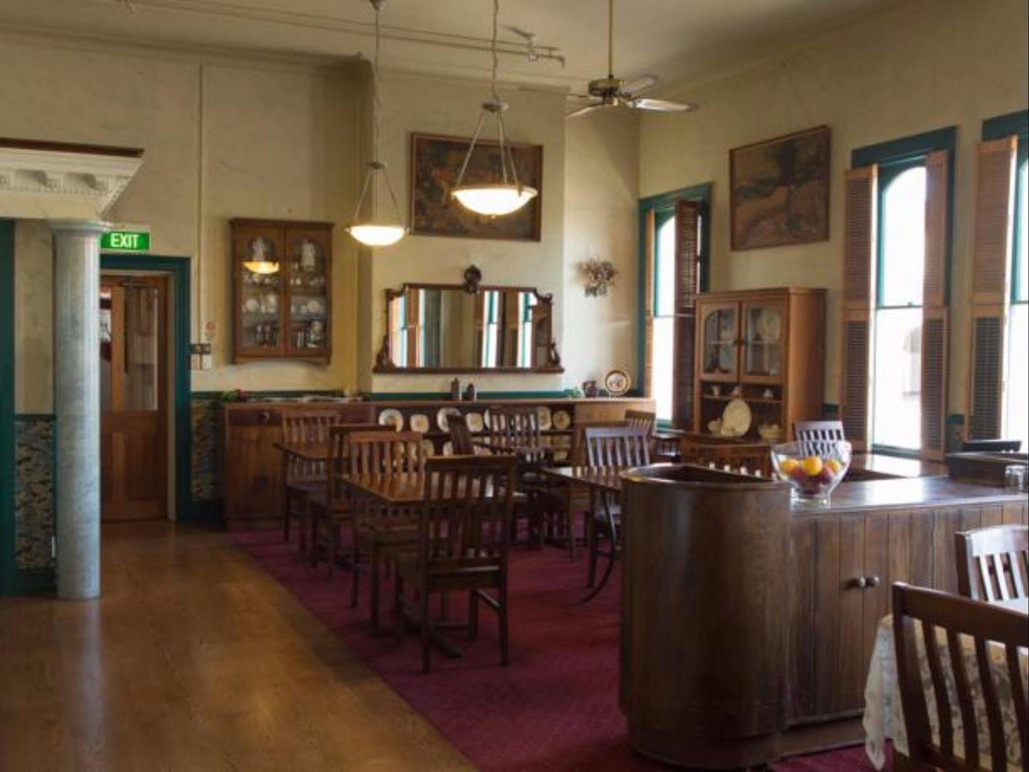 Victoria Railway Hotel Invercargill Bagian luar foto