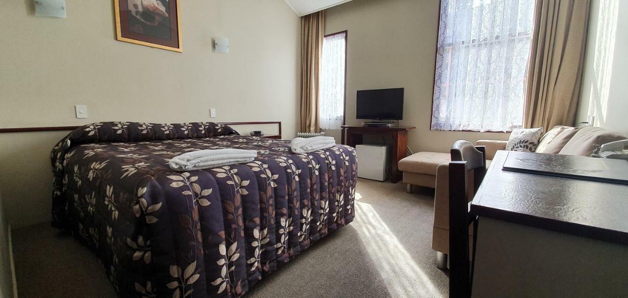 Victoria Railway Hotel Invercargill Bagian luar foto