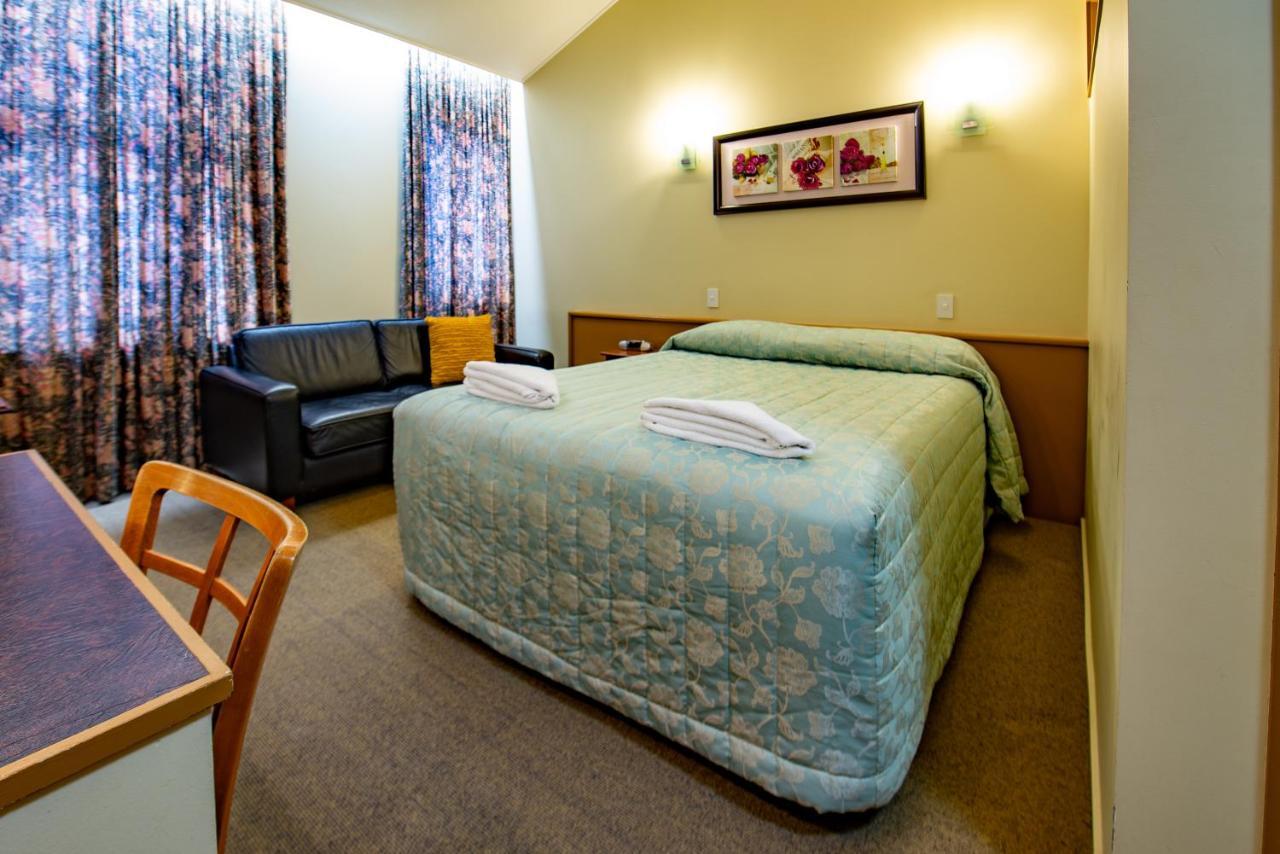 Victoria Railway Hotel Invercargill Bagian luar foto