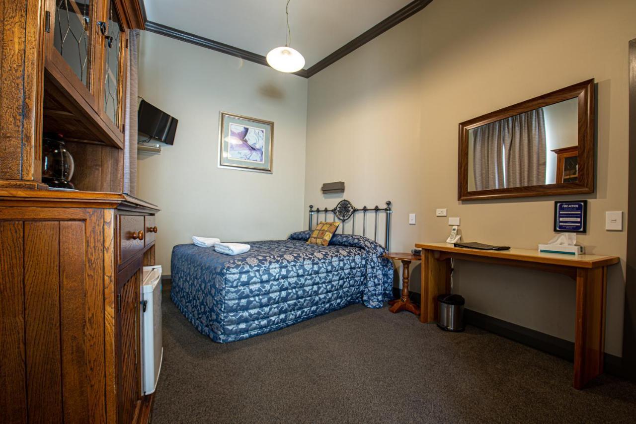 Victoria Railway Hotel Invercargill Bagian luar foto