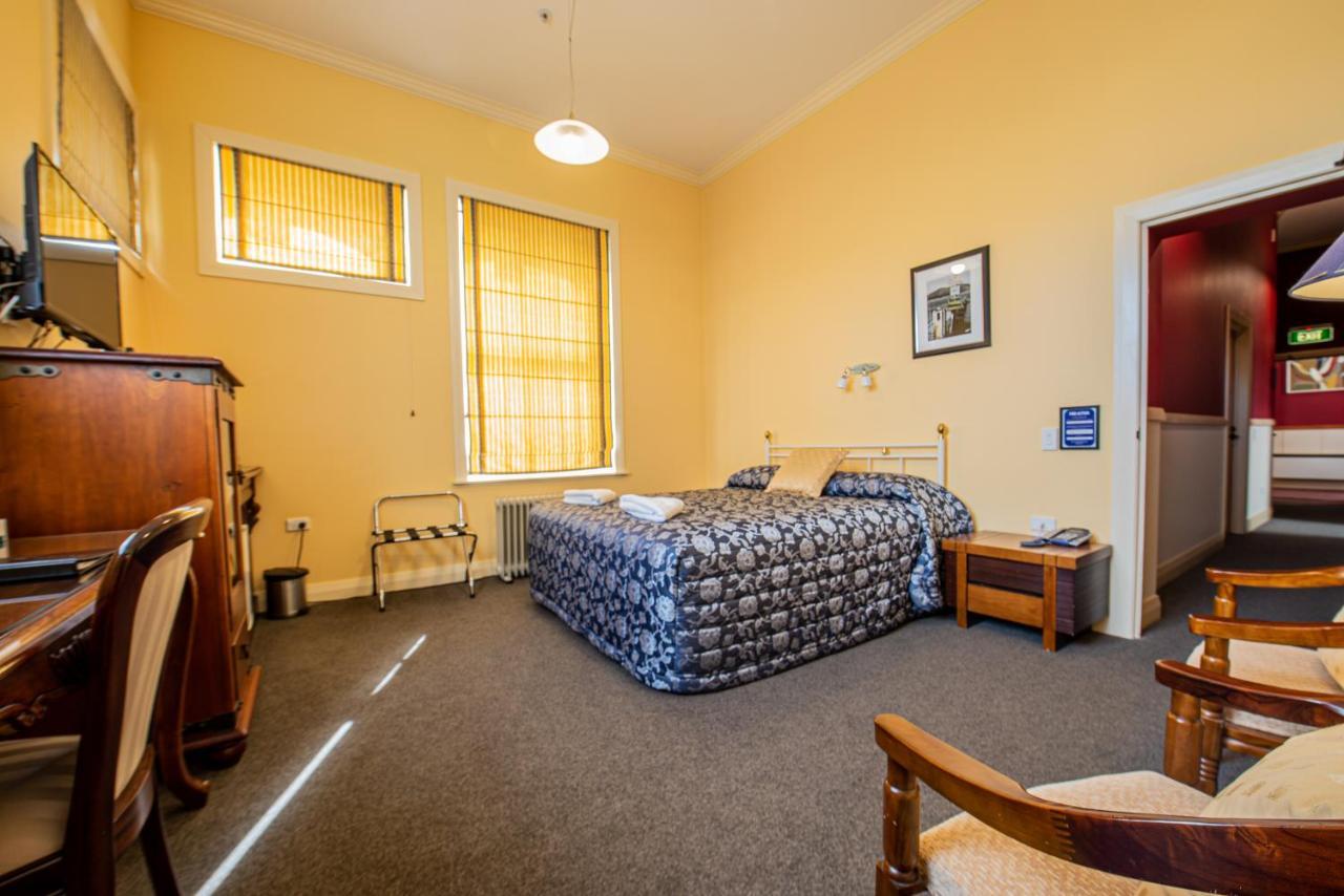 Victoria Railway Hotel Invercargill Bagian luar foto